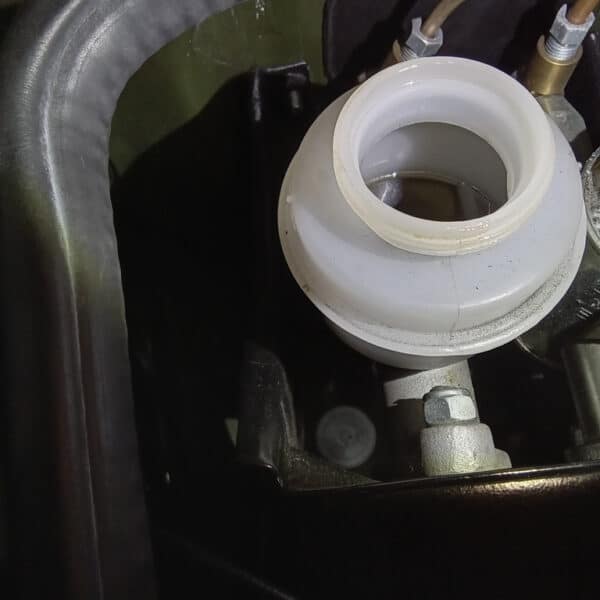 171225 1975 MGB Roadster Brake Fluid 4