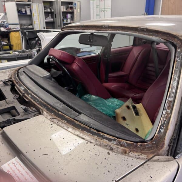 171225 1991 Jaguar XJS Front and Rear Screens Removed 2