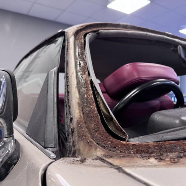 171225 1991 Jaguar XJS Front and Rear Screens Removed 3