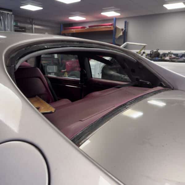 171225 1991 Jaguar XJS Front and Rear Screens Removed