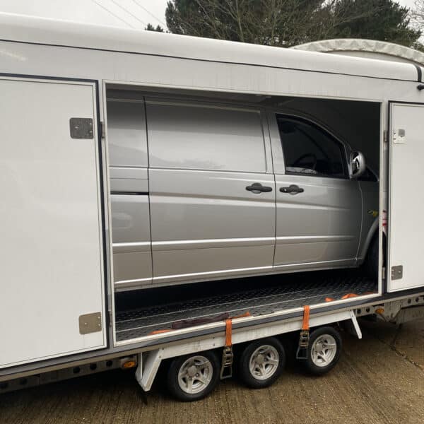 181225 2005 Mercedes Vito Taken to Car Glass and Trim