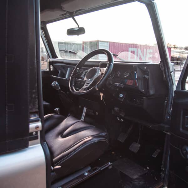 1987 Land Rover Defender V8 Arrival 6