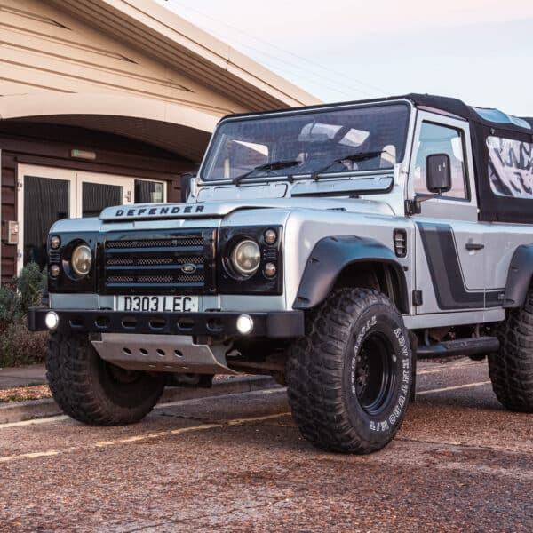 1987 Land Rover Defender V8 Arrival