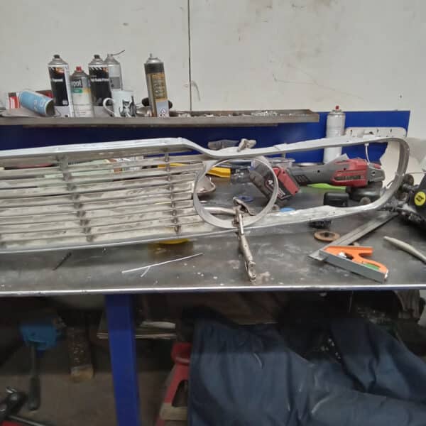 251125 1970 Aston Martin DBS New Grille