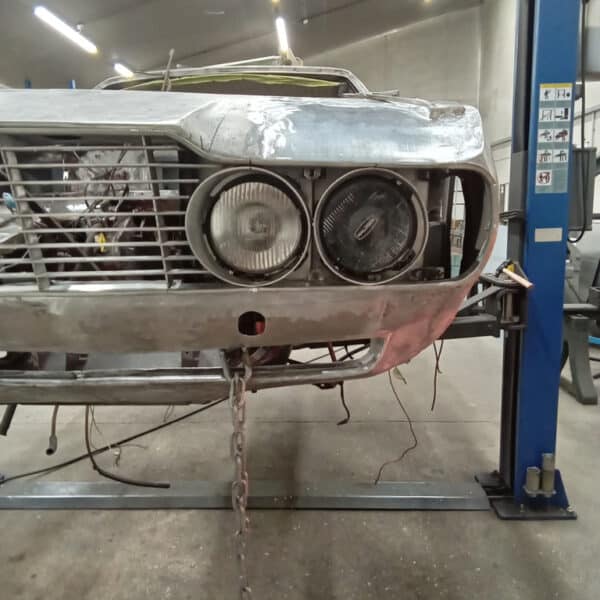 261125 1970 Aston Martin DBS New Grille In Place