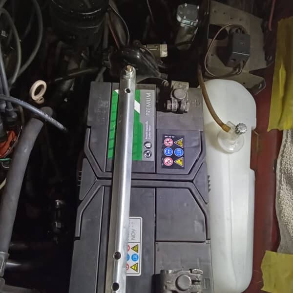 271125 1973 Mercedes 250 Battery Tray Corroded 6