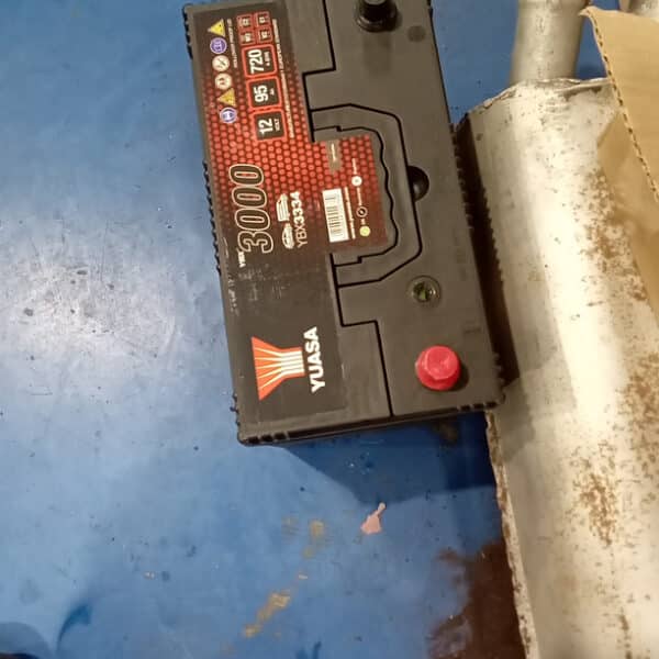 271125 1973 Mercedes 250 Battery Tray Corroded 7