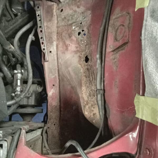 271125 1973 Mercedes 250 Battery Tray Rust and Wing Repairs 4