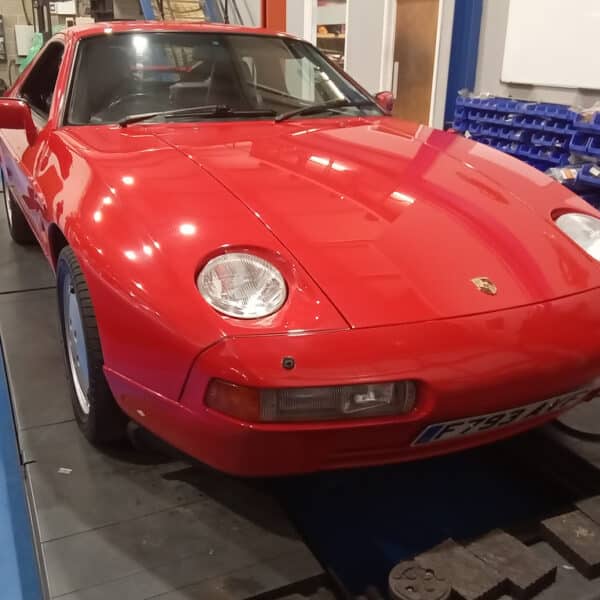 281125 1989 Porsche 928 PDI 10