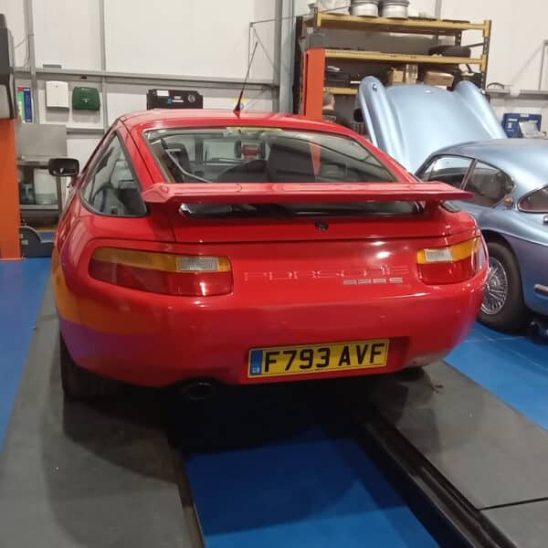 281125 1989 Porsche 928 PDI 7