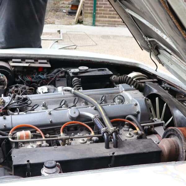 Aston Martin DBS 6 Vantage Arrival 6