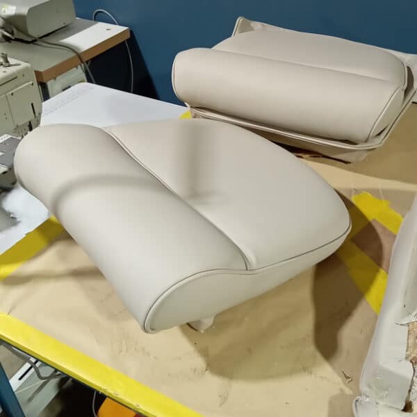 070126 1960 Jensen 541R Front Seats 2