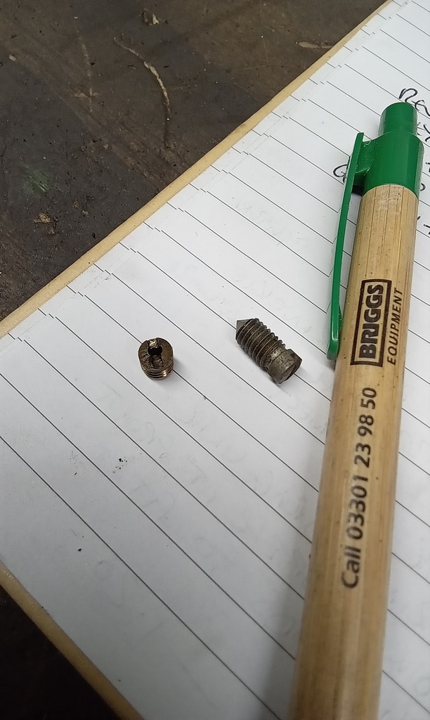 070126 1963 Morris LD Carburettor Teardown 10