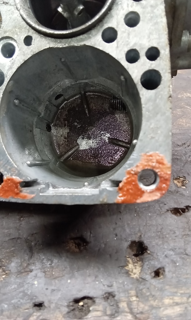 070126 1963 Morris LD Carburettor Teardown 13