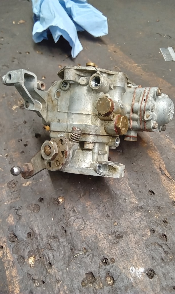 070126 1963 Morris LD Carburettor Teardown 9