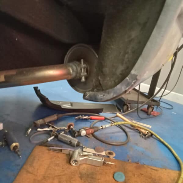 130126 1991 Jaguar XJS V12 Rust Repair 14