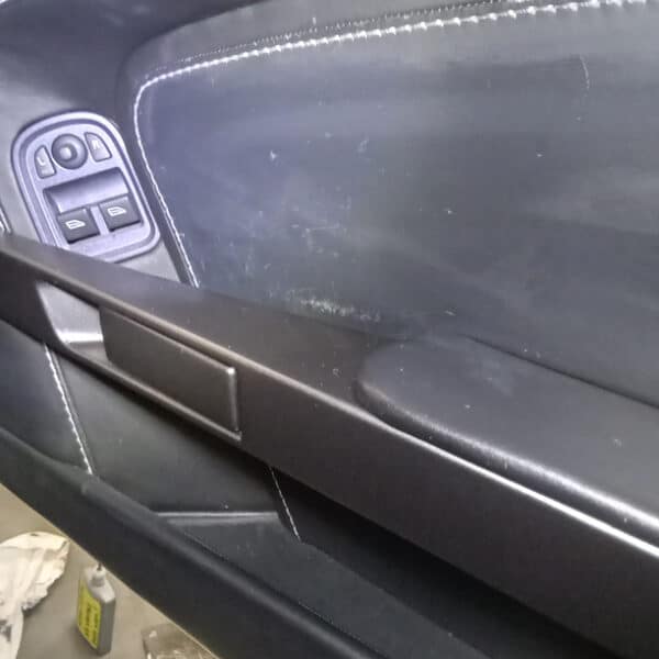 130126 2006 Aston Martin V8 Vantage Interior Dye 10