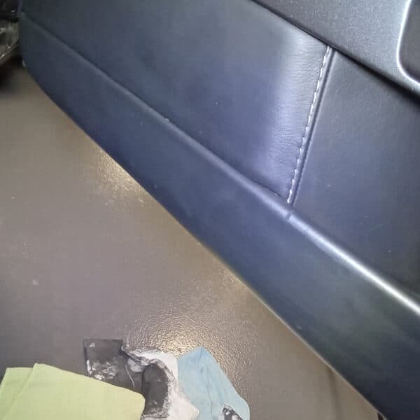 130126 2006 Aston Martin V8 Vantage Interior Dye 14