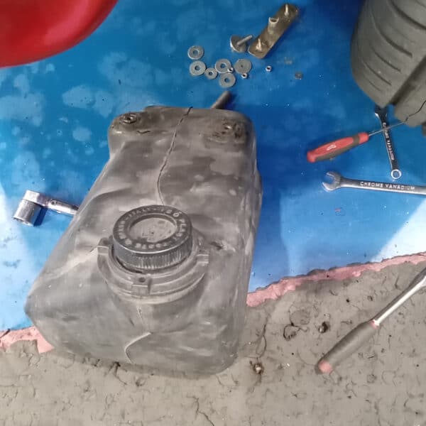 140126 1987 Maserati BiTurbo Side Light and Fuel Pump