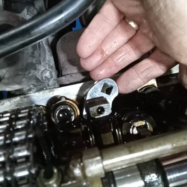 210126 1973 Mercedes 250 Tappets and Plugs 2