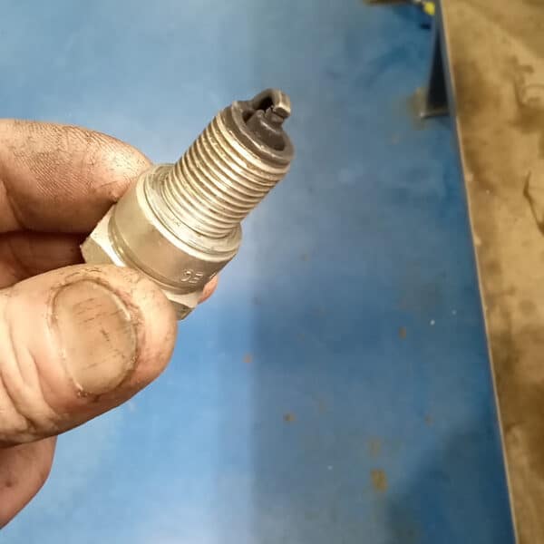 210126 1973 Mercedes 250 Tappets and Plugs