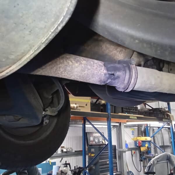 220126 1973 Mercedes 250 Exhaust Check 2