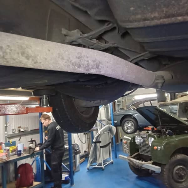 220126 1973 Mercedes 250 Exhaust Check 5