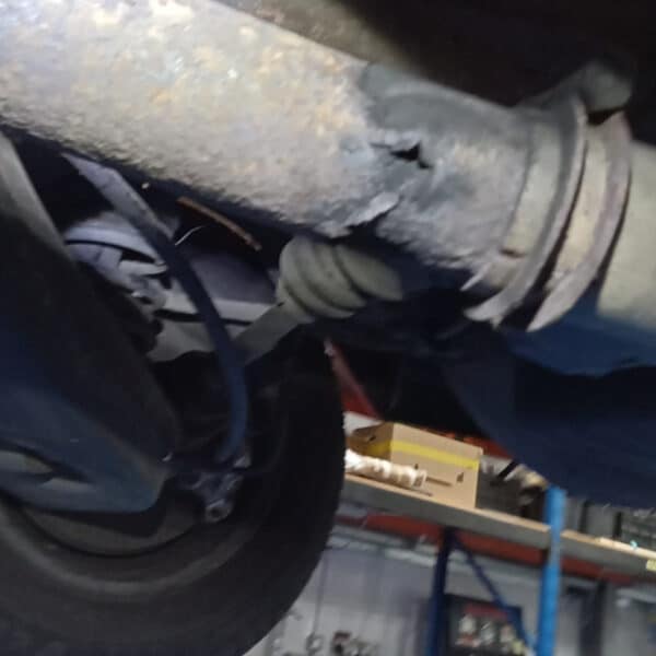 220126 1973 Mercedes 250 Exhaust Check 8