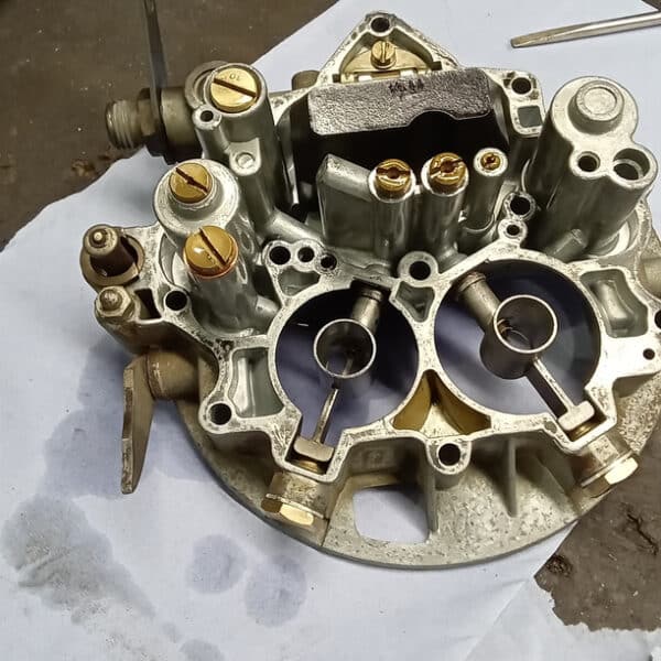 230126 1973 Mercedes Rear Carb Check 3
