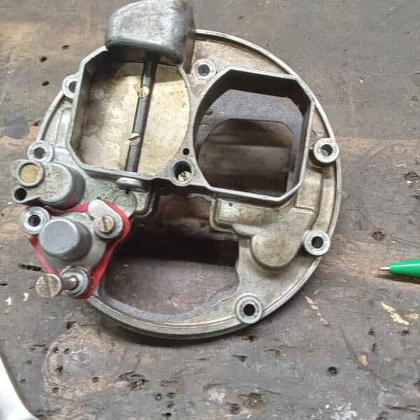 230126 1973 Mercedes Rear Carb Check 4