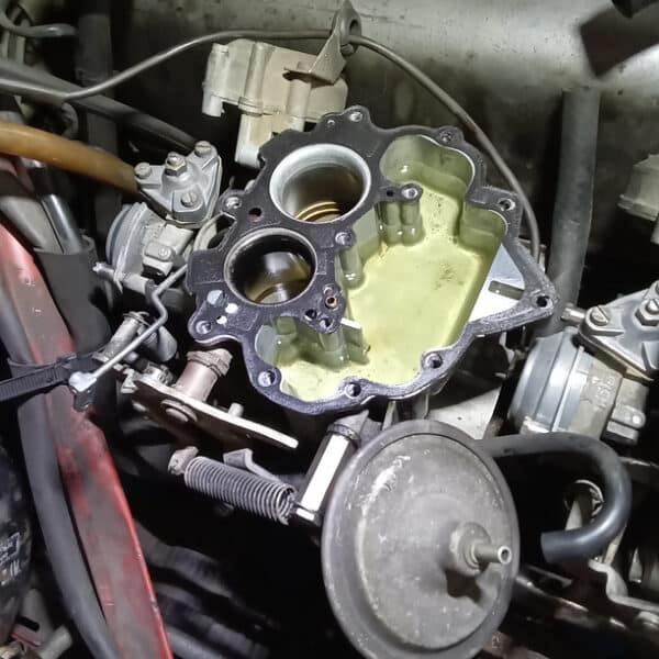 230126 1973 Mercedes Rear Carb Check 5