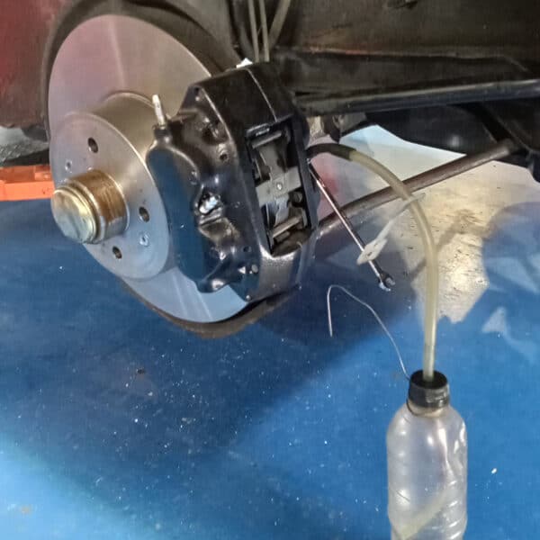 230126 1987 Maserati BiTurbo Brake Bleed 2