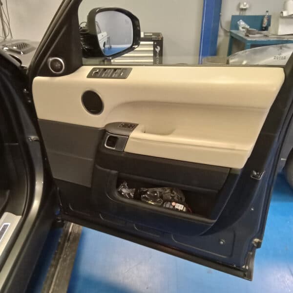 030226 2016 Range Rover Sport Boot Repair and New Wing Mirror 10