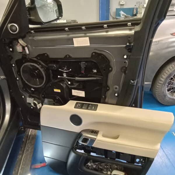 030226 2016 Range Rover Sport Boot Repair and New Wing Mirror 21