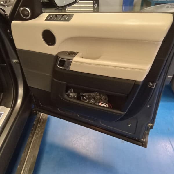 030226 2016 Range Rover Sport Boot Repair and New Wing Mirror 22