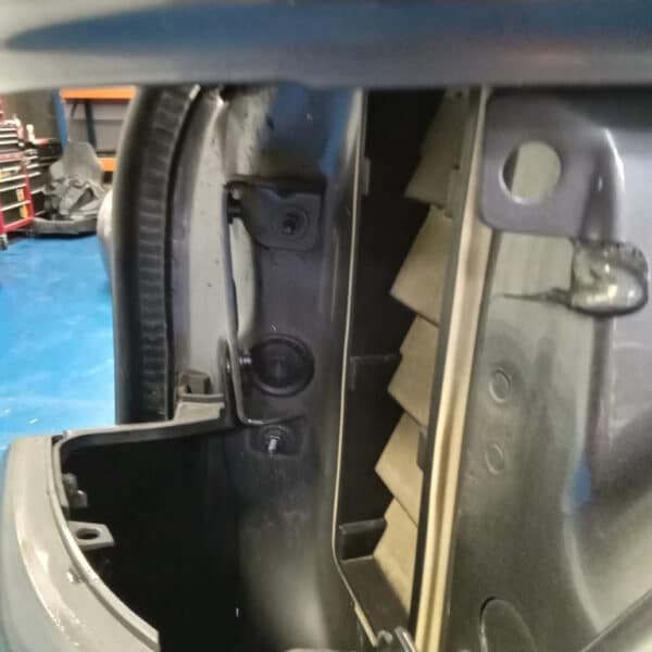 030226 2016 Range Rover Sport Boot Repair and New Wing Mirror 27