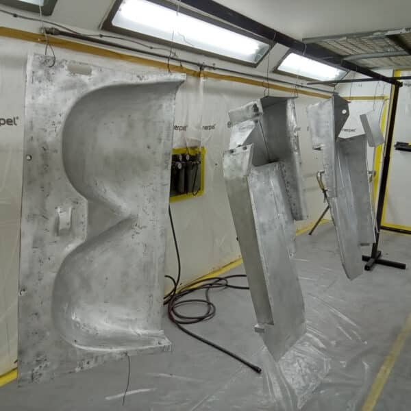 060226 1955 Aston Martin DB2 Drophead Floors in DTM 12