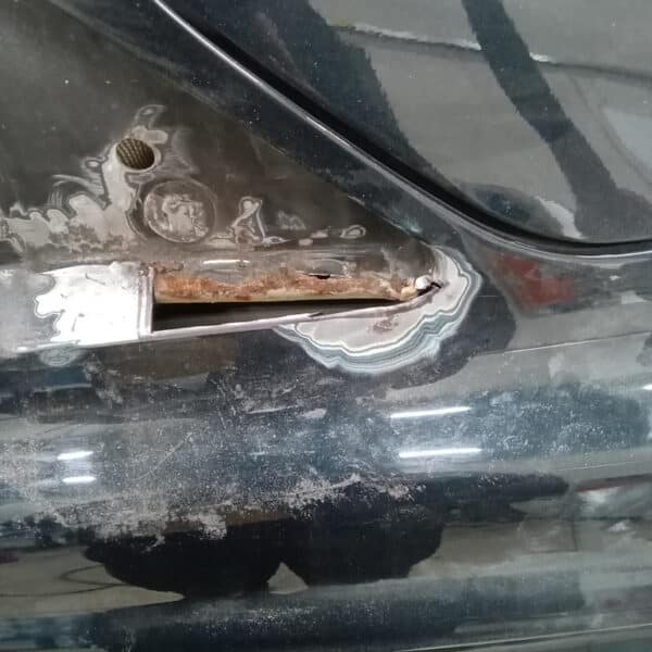 060226 1996 Bentley Continental R Quarter Window Rust