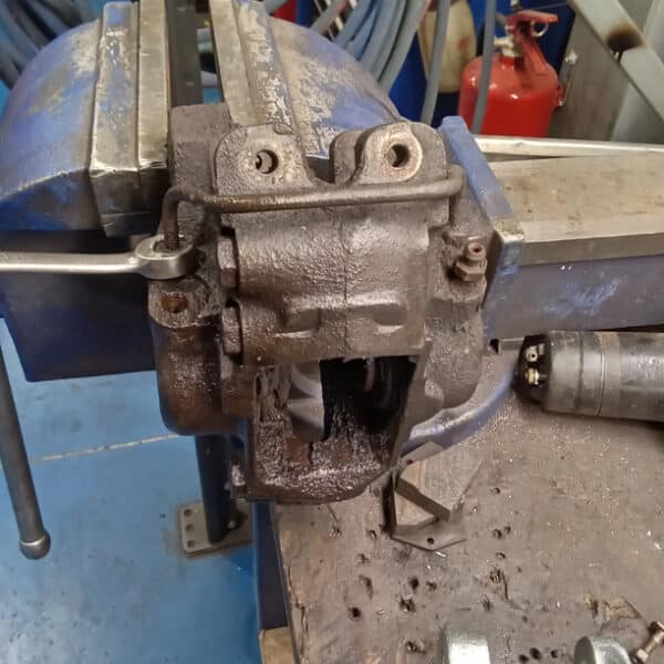 070226 1989 TVR Tasmin Handbrake 4