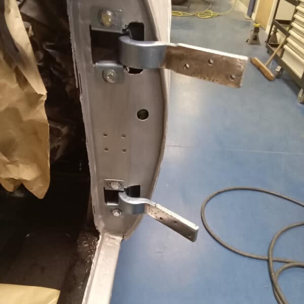 090226 1970 Aston Martin DBS Vantage Door Adjustments 10