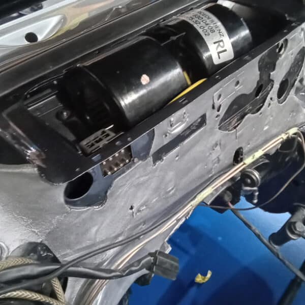 100226 1985 Mercedes 500SL Bulkhead Components Fitted 5