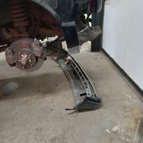 100226 1996 Bentley Continental R Front Teardown