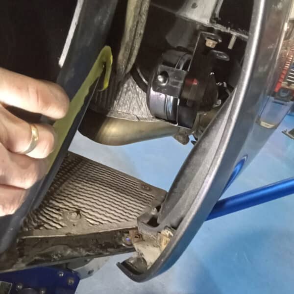 100226 2006 Aston Martin V8 Vantage Alarm Siren 3