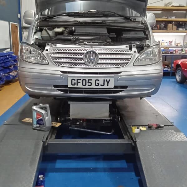 110226 2005 Mercedes Vito Service 15