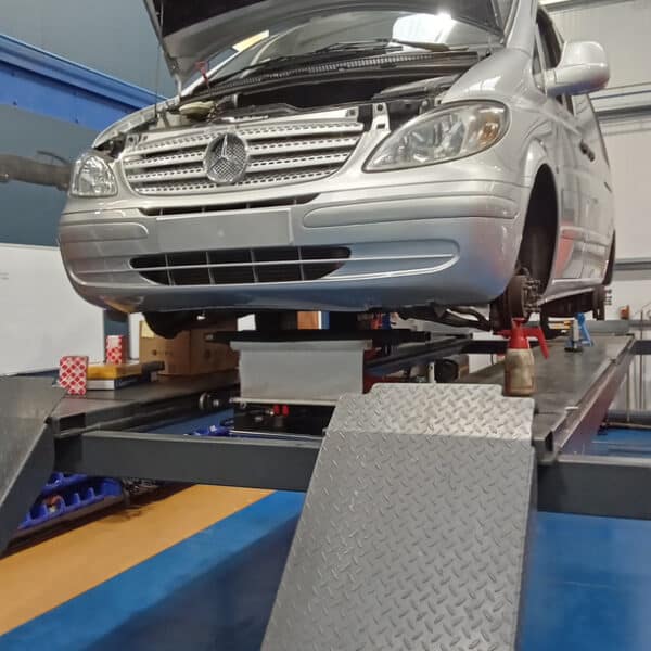 110226 2005 Mercedes Vito Service 3