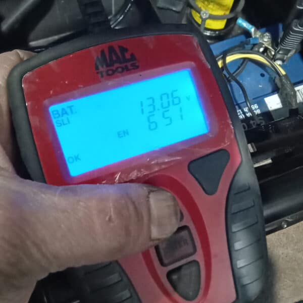 120226 2010 Land Rover Defender Battery Charge