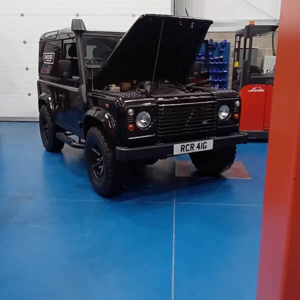 120226 2010 Land Rover Defender Lights and Levels