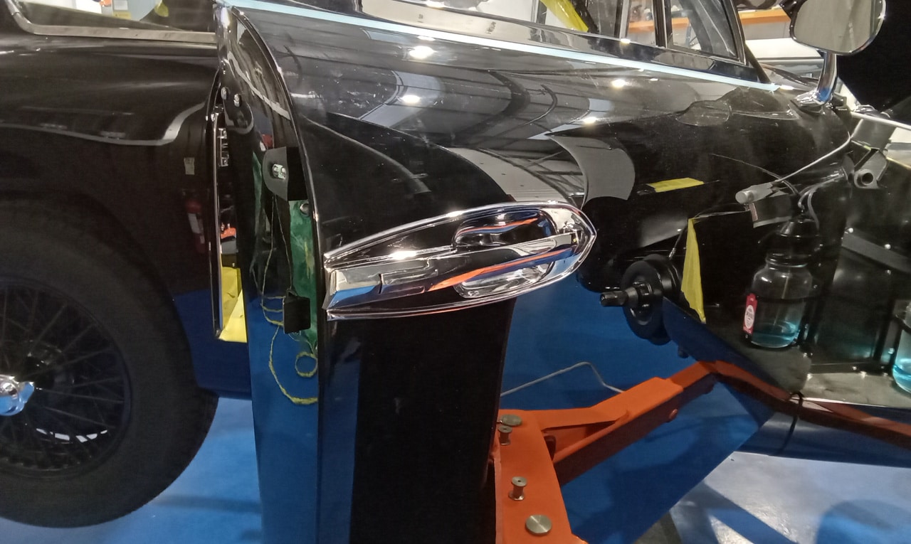 180226 1953 Aston Martin DB2 Trims 6