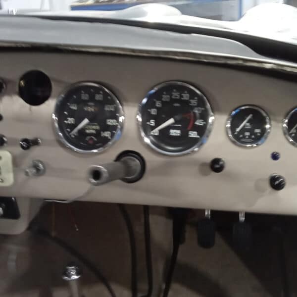 190226 1960 Jensen 541R Glovebox and Dash 2