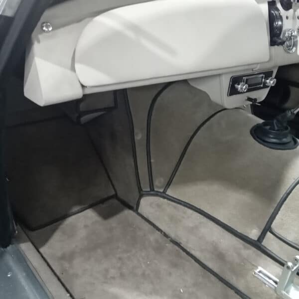 190226 1960 Jensen 541R Glovebox and Dash